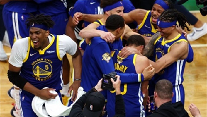 NBA, Finals: i Golden State Warriors conquistano il titolo della stagione 2021/22