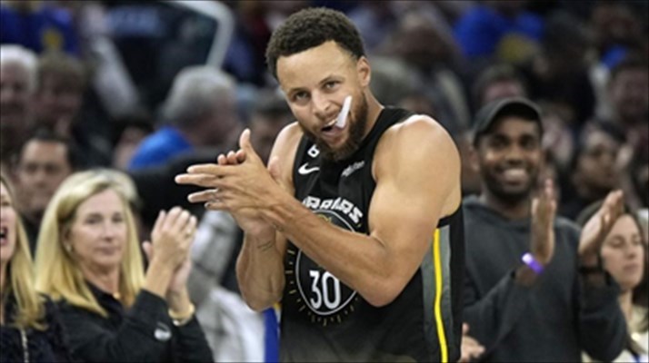 Warriors, Steph Curry da urlo: 40 punti nella vittoria contro i Cavaliers