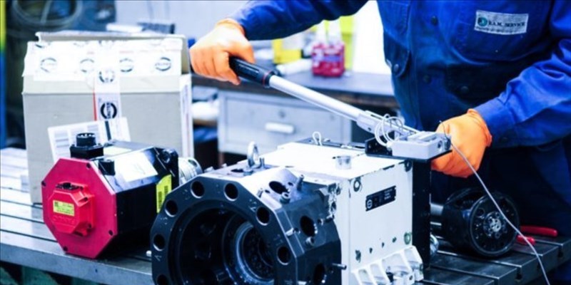 Manutenzione delle macchine utensili in azienda: come integrare efficienza e sicurezza sul lavoro