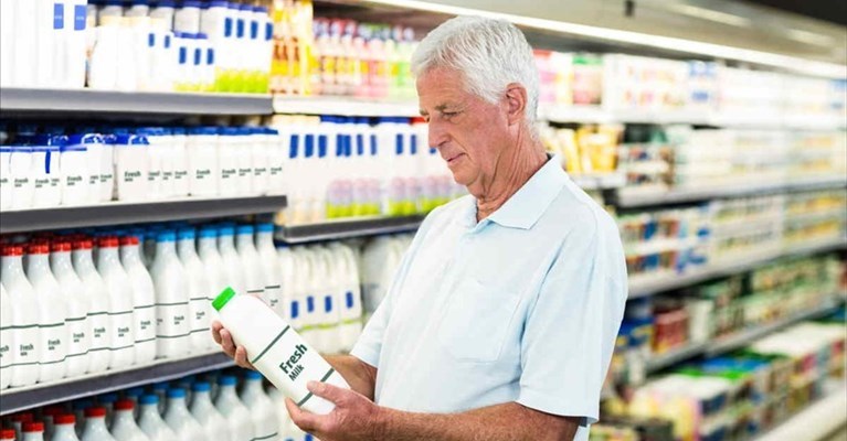 “Caro” latte. Un litro potrebbe arrivare a costare più di 2 euro, l’allarme di Granarolo e Lactalis