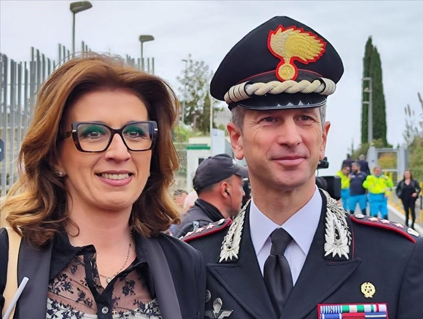 Antonella Carrato con Il Comandante provinciale dei carabinieri Filippo Melchiorre